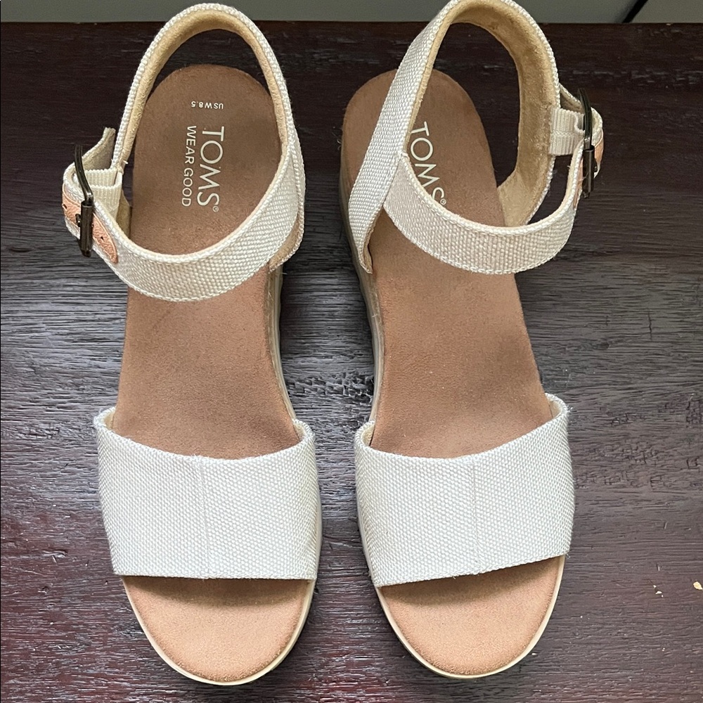 TOMS Women's Tan and Cream Sandals 8 1/2